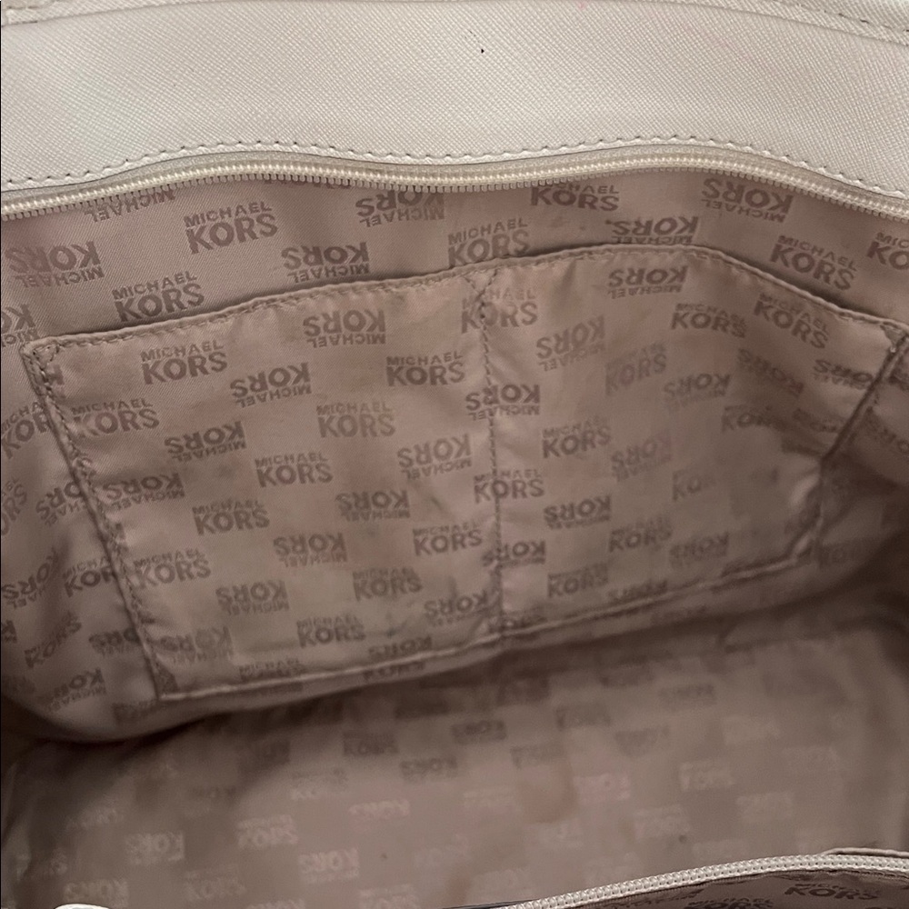 MICHAEL KORS ELEGANT CREAM TOTE - Picture 11 of 16